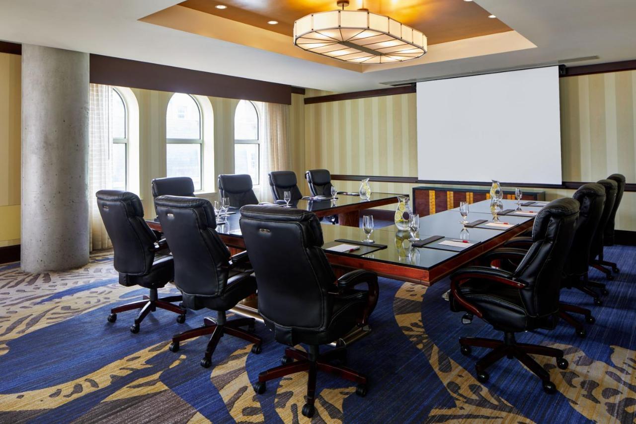 Hotel Lancaster Marriott at Penn Square Esterno foto