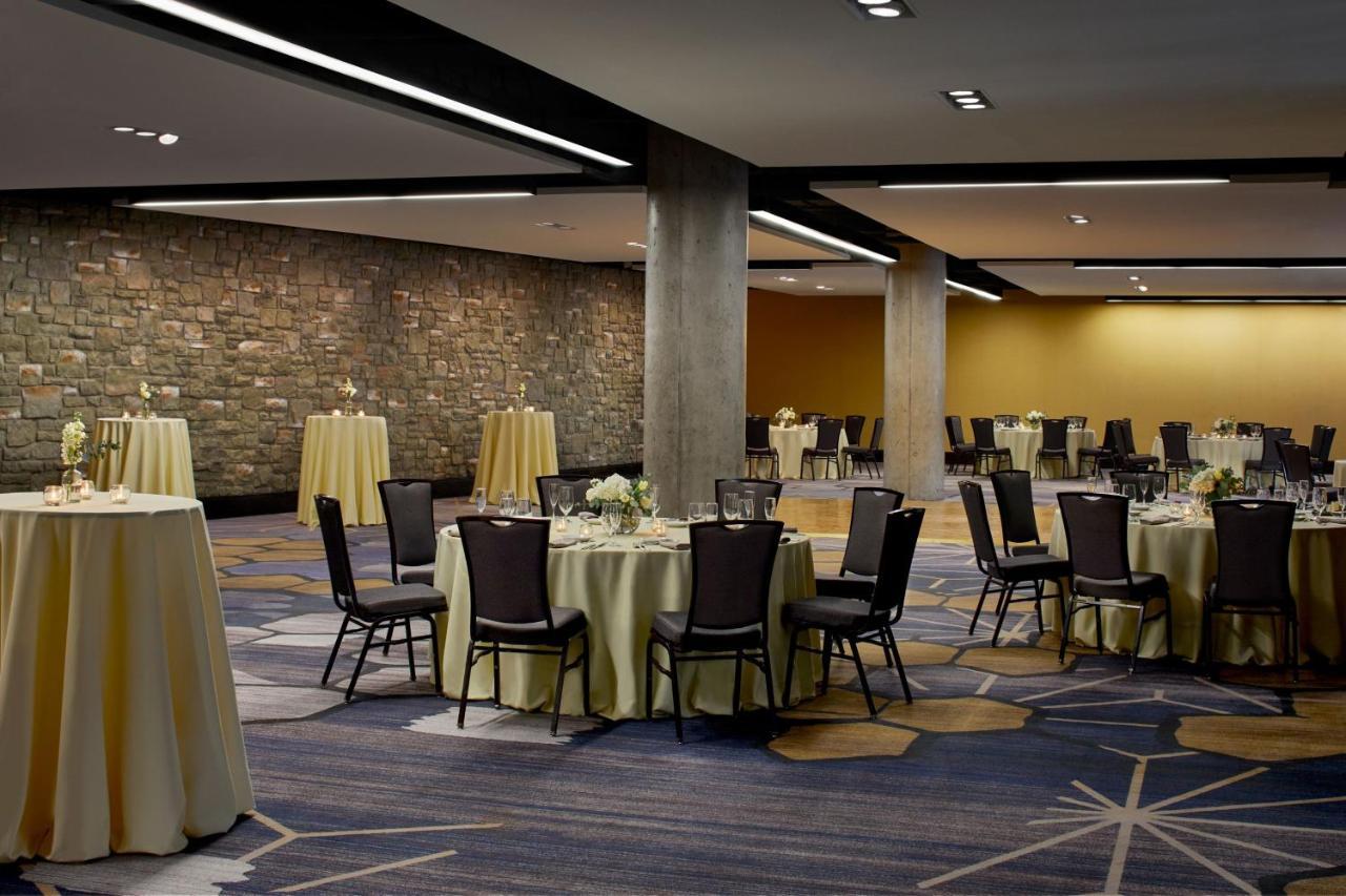 Hotel Lancaster Marriott at Penn Square Esterno foto
