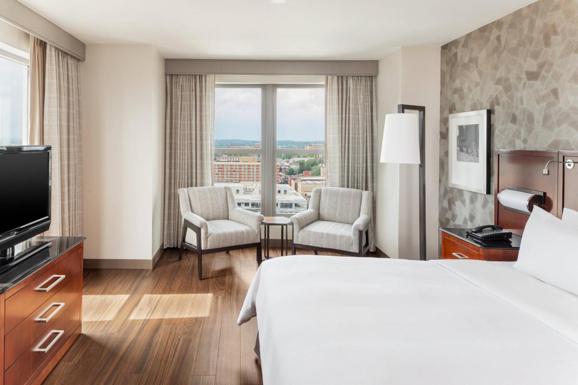 Hotel Lancaster Marriott at Penn Square Esterno foto