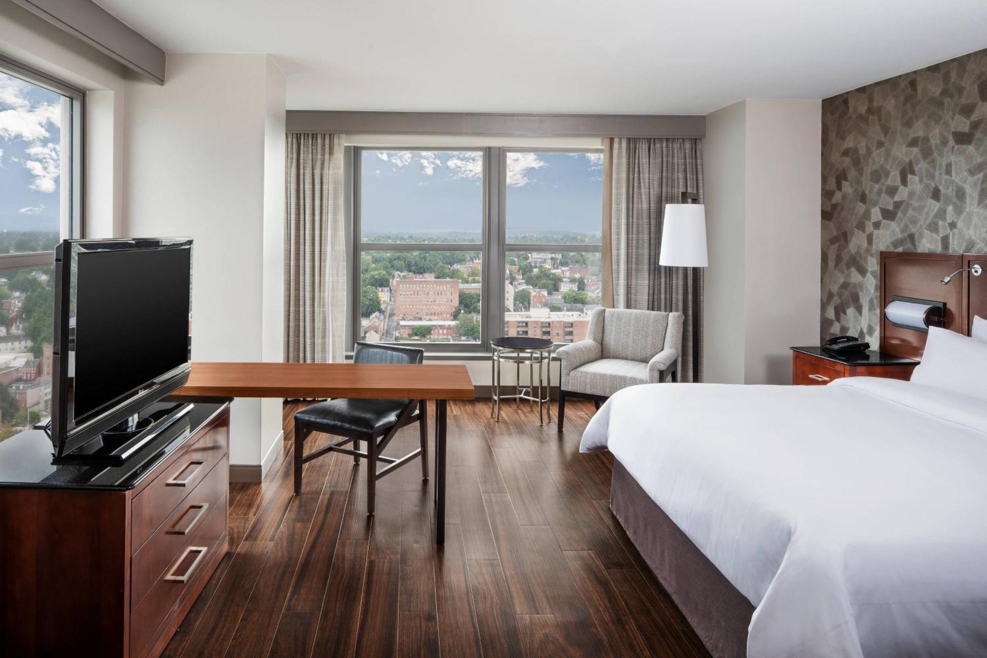 Hotel Lancaster Marriott at Penn Square Esterno foto