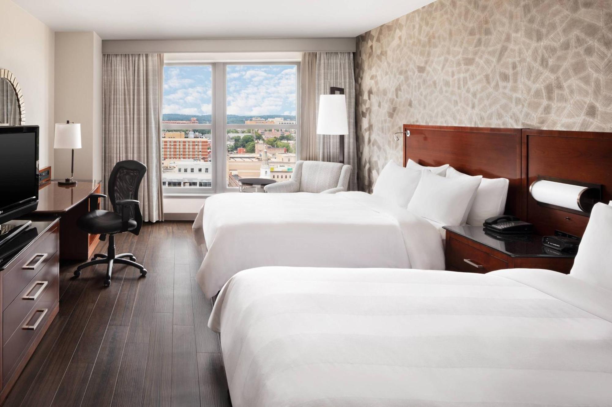 Hotel Lancaster Marriott at Penn Square Esterno foto